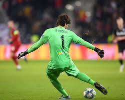 Como escolher chuteira de futebol de campo para goleiro